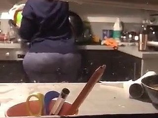 Огромный Arab Arse кухня ходить