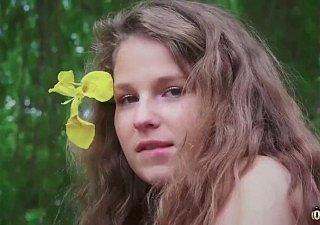 У меня был секс с моим учителем английского языка. Я дал ему минет, и он трахал меня