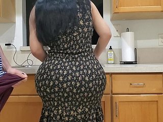 キッチンで継母ファック