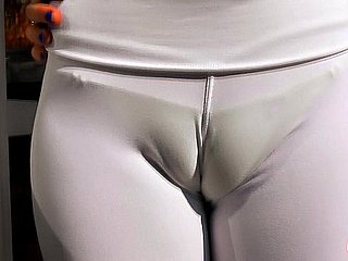 FANTASTISCHE natürliche Brust n Effectively CAMELTOE, Bazaar Latin Teen!