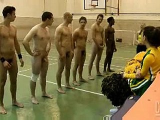Cheerleaders poszukiwaniu idealnego Suppliant w CFNM Vid