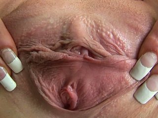 fanfarrices morena sugar-daddy fuckable com enorme clitóris rosa na cena de perto