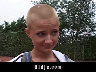 Erotic pelo corto studente succhiare nonno cazzo