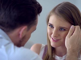 gadis cantik dengan pussy basah yang ketat mendapat terbentur di atas katil