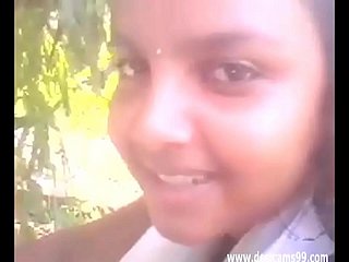 Schönes Desi Girl Titten zeigen und Presse im Park Amateur Cam Hot