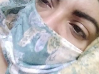 Prawdziwe arabskie muzułmańskie Mom Masturbates jej Pussy ekstremalnych Orgazm Na Cam porno Hidżab i pokazuje Feet