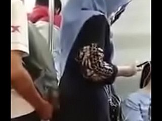 nunjukin kontol di otobüsü