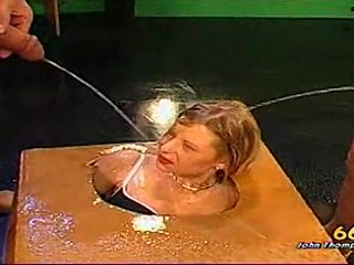 굴욕 페티쉬 포르노 소변 변태 암캐