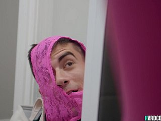 Młody człowiek humping big-titted stepmom