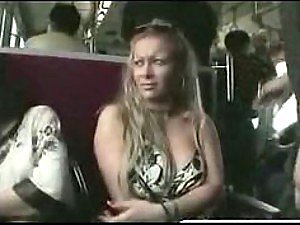 سڑک کے سفر میں مشت زنی شوقین Babes ویڈیو