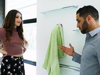 Handsome Hunk è interessato a Hot Brunette Elena Koshka