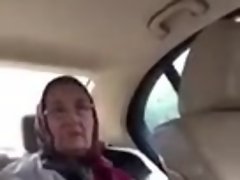 yasli Teyze Sikin kalkarken sikecen diyor