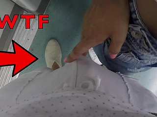Adımlar, halka açık bir trende yabancı bilinmeyen bir adam baştan!