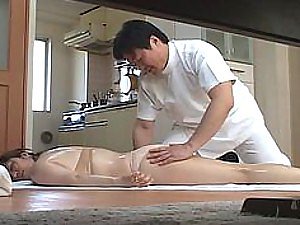 لنڈ بھوکے ایشین ملف مالش ہو جاتا ہے اور پھر سخت گڑبڑ ہوتا ہے