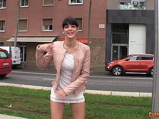 Эта задница фантастическая и должна быть оценена в сцене траха
