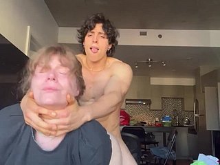 Arabische madwoman neukt zijn MILF -buurman