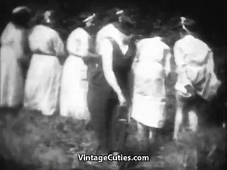 Geile Mademoiselles werden yon Nation (Vintage der 1930er Jahre) verprügelt.