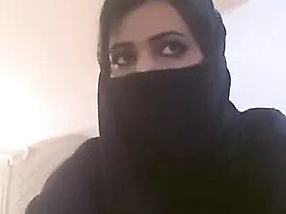 Arabische vrouwen in hijab lose one's life haar tieten tonen