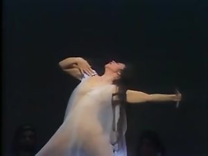 オペラで裸踊り