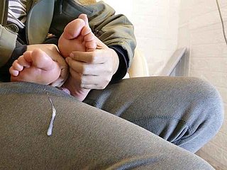 Chińskie footjob - masażystka na stóp klienta