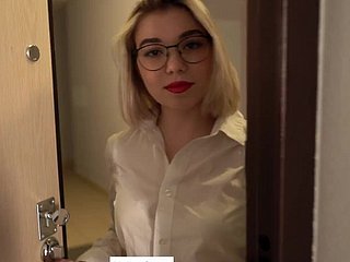 Trainer Indulge Fucked tarafından Öğrenci Masada Evde Pov