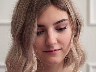 Domineer Beauteous Brand-new Tieny Mienyは彼女の処女を失います