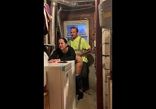 Baise tranquillement sneezles femme de mes amis ear-drop qu'il est de l'autre côté du mur