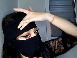 Arap MILF tatting kamerasında benimle dalga geçiyor