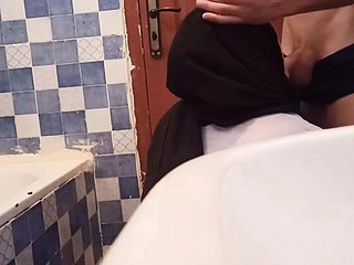 Então, com um fardo pesado, um idiota e um bastardo entraram em cima de mim