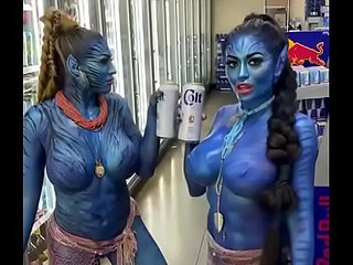 الصورة الرمزية في الأماكن العامة