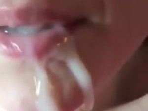 Une diminutive erect ejac d un hang on clumsy