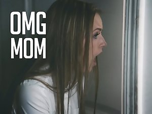 córka ogląda jej mamę i jej nauczyciel
