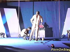 dissimulation fou aiguille fétiche sur scène