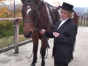 Effie aka Francsina masturbates roughly a in the cards