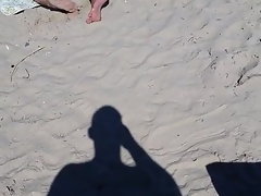 plajda çıplak genç