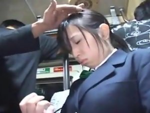 JEUNES japonaises pelotees soumises تلمس القطار 2