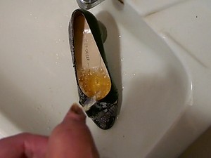 Piss in the air wifes brazen heel (peep toe)