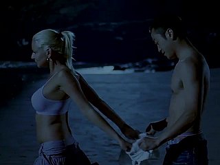 ชายชาวจีนและสาวผิวขาวบนชายหาด (2550)