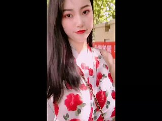 Manis Buah dada besar bukan Telanjang