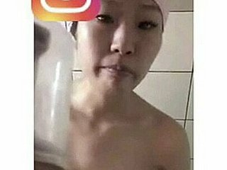 Perempuan lucah dari One of a pair