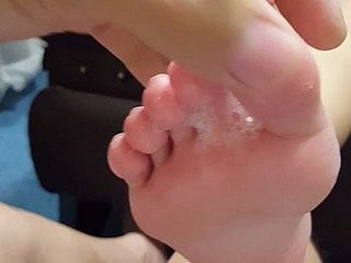 schoolgirl toes2