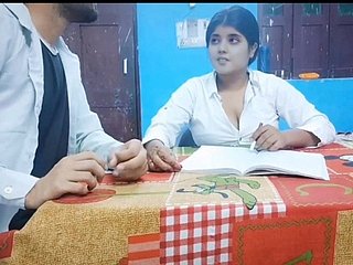 معلمتي ساخنة ومثيرة للغاية لدرجة أنني مارست الجنس مع معلمتي ذات الثديين الكبيرين xxxsoniya