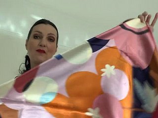 Демонстрация прекрасного атласного платка, JOI Laddie Victoria Valente