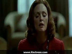 Gorąca ruda Julianne Moore rucha i masturbuje kutasa w gorącej scenie seksu