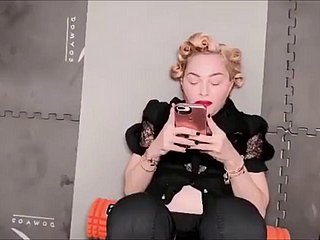Dewi Madonna – Kaki dan Kaki yang Indah Ajaib