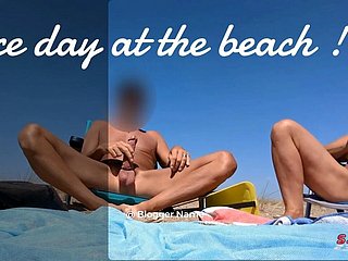 เขาสำเร็จความใคร่บนชายหาดในเมือง Subserviently d'Agde และเดินผ่านพวกเขาไปข้างหลัง นิทรรศการที่ยอดเยี่ยม!