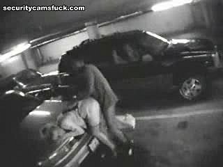 Esperienza hardcore bollente in un parcheggio