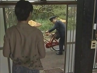 JPN Postman dan ibu rumah tangga