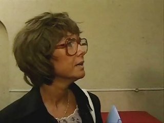Ältere in den Gläsern Anal in den Strümpfen