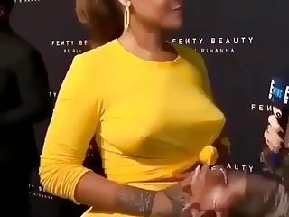 Rihanna seins durs Nipples